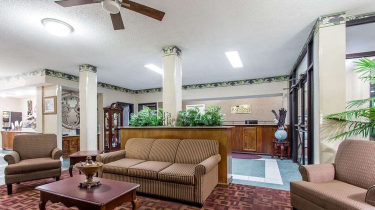 Baymont Inn & Suites Manning Lobby