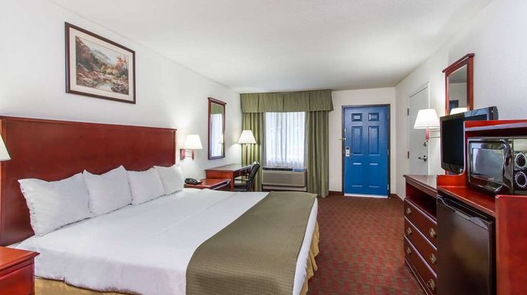 Baymont Inn & Suites Manning Room