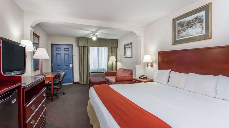 Baymont Inn & Suites Manning Room