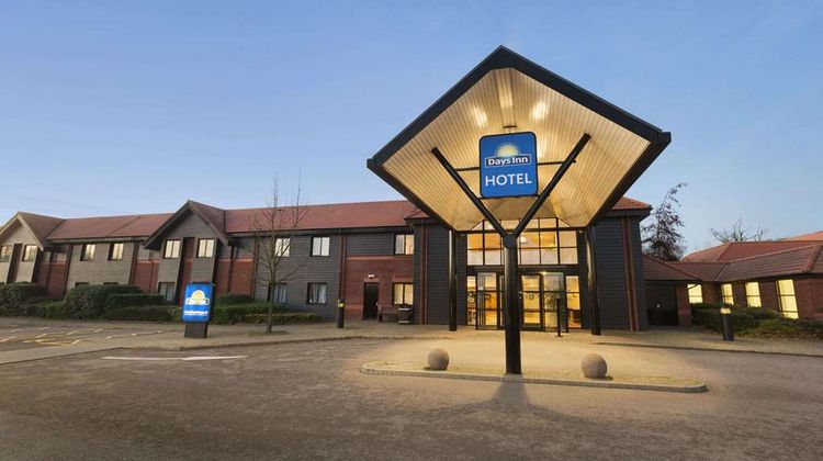 Days Inn Stevenage North Exterior