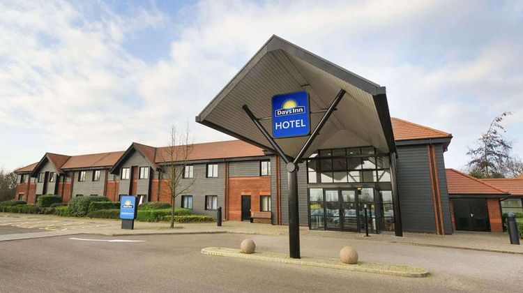 Days Inn Stevenage North Exterior
