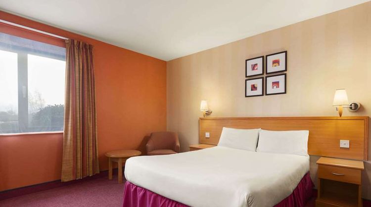 Days Inn Stevenage North Room