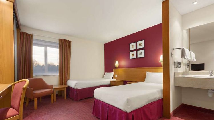 Days Inn Stevenage North Room