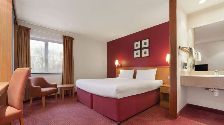 Days Inn Stevenage North Room