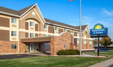 Days Inn & Suites Green Bay