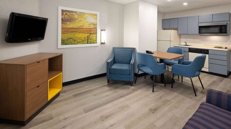 Days Inn & Suites Green Bay Suite