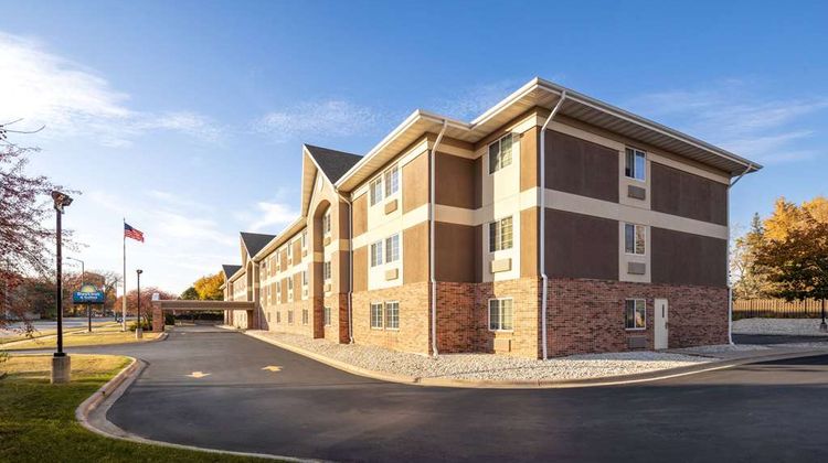 Days Inn & Suites Green Bay Exterior