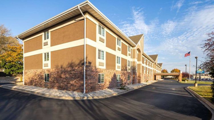 Days Inn & Suites Green Bay Exterior