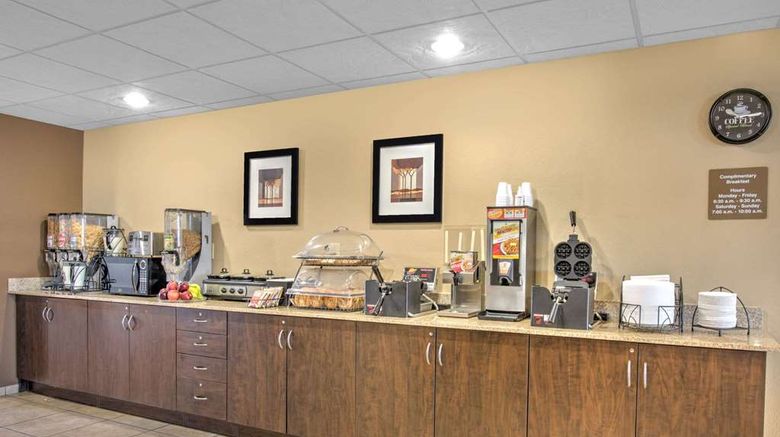 <b>Microtel Inn & Suites Harrisonburg Room</b>. Images powered by <a href="https://iceportal.shijigroup.com/" title="IcePortal" target="_blank">IcePortal</a>.