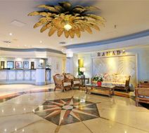 Ramada Plaza Waikiki Lobby