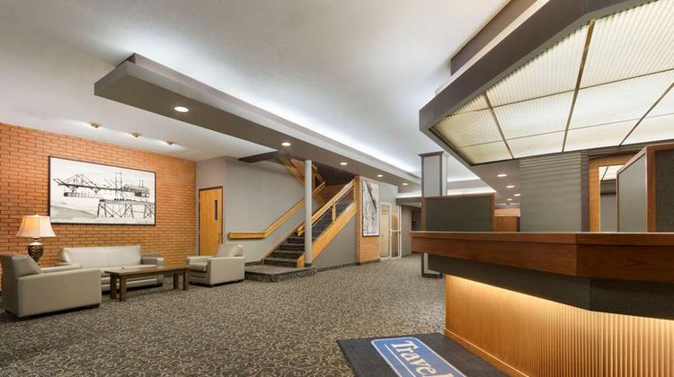 Travelodge Lethbridge Lobby