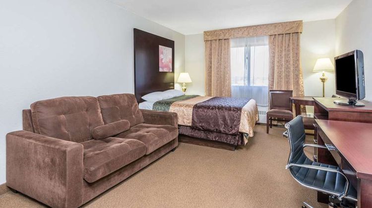 Super 8 Innisfail Suite