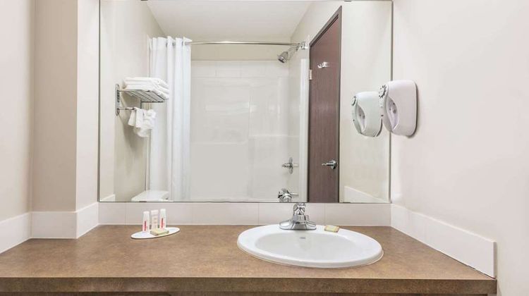 Super 8 Innisfail Room
