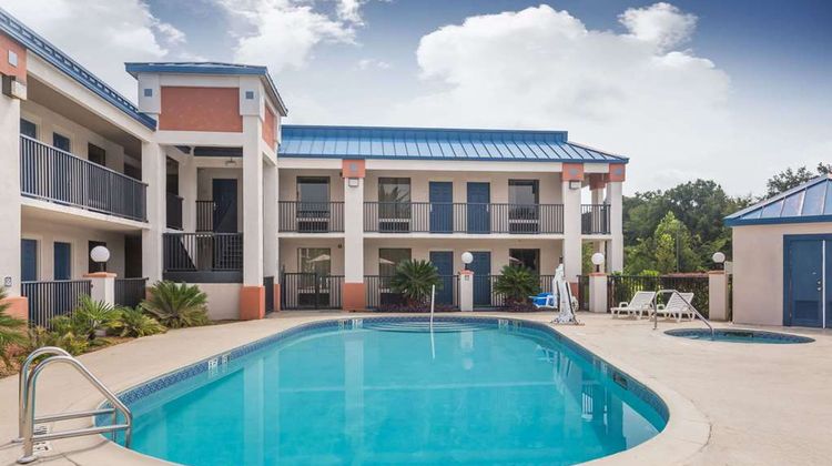Days Inn Chiefland Pool