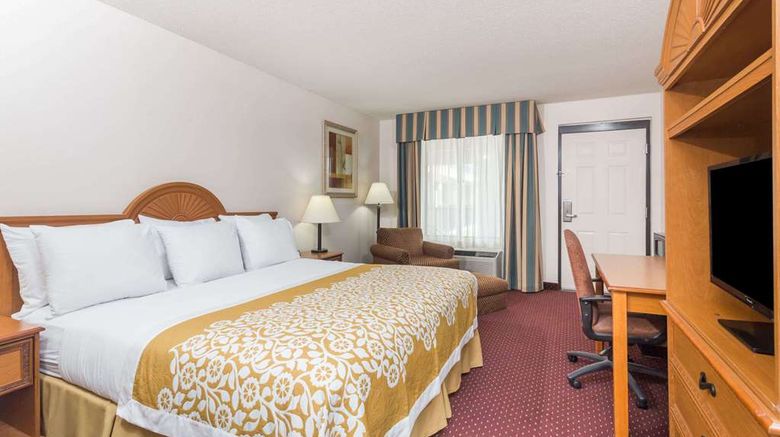 <b>Days Inn Chiefland Room</b>. Images powered by <a href="https://iceportal.shijigroup.com/" title="IcePortal" target="_blank">IcePortal</a>.