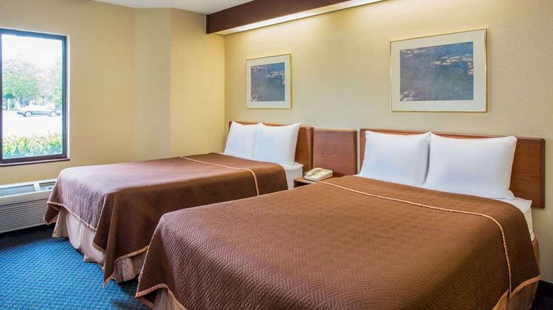 <b>Travelodge Fort Myers Airport Room</b>. Images powered by <a href="https://iceportal.shijigroup.com/" title="IcePortal" target="_blank">IcePortal</a>.