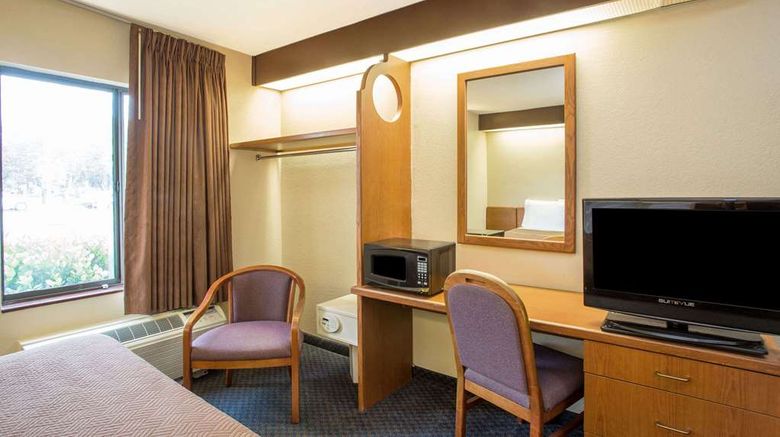<b>Travelodge Fort Myers Airport Room</b>. Images powered by <a href="https://iceportal.shijigroup.com/" title="IcePortal" target="_blank">IcePortal</a>.