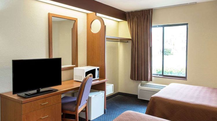Travelodge Fort Myers Airport Room