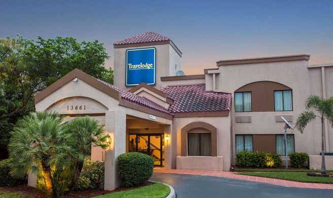 Travelodge Fort Myers Airport Exterior