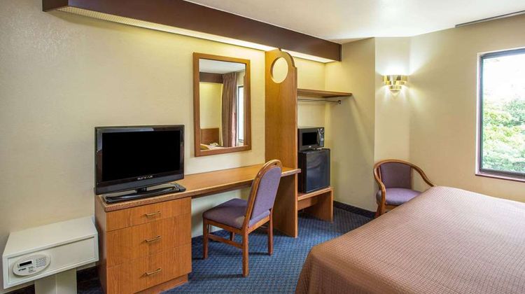 Travelodge Fort Myers Airport Room
