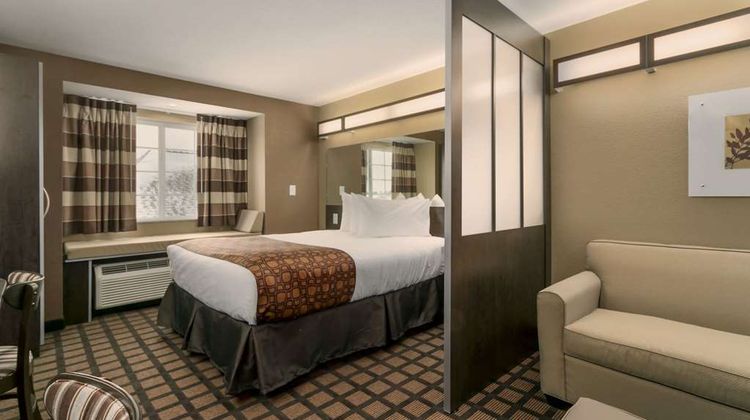 Microtel Inn & Suites by Wyndham Minot Suite