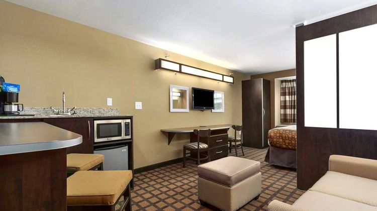 Microtel Inn & Suites by Wyndham Minot Suite