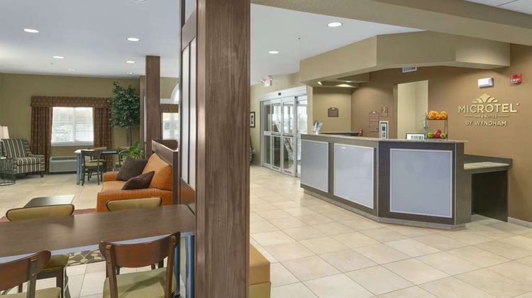 Microtel Inn & Suites by Wyndham Minot Lobby