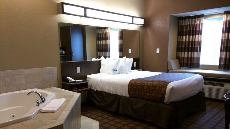 Microtel Inn & Suites by Wyndham Minot Room