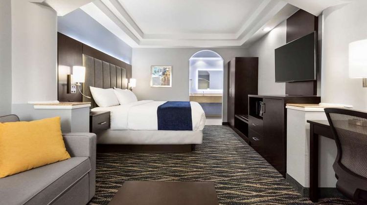 Days Inn & Suites Houston Hobby Airport Room