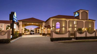 Days Inn & Suites Houston Hobby Airport