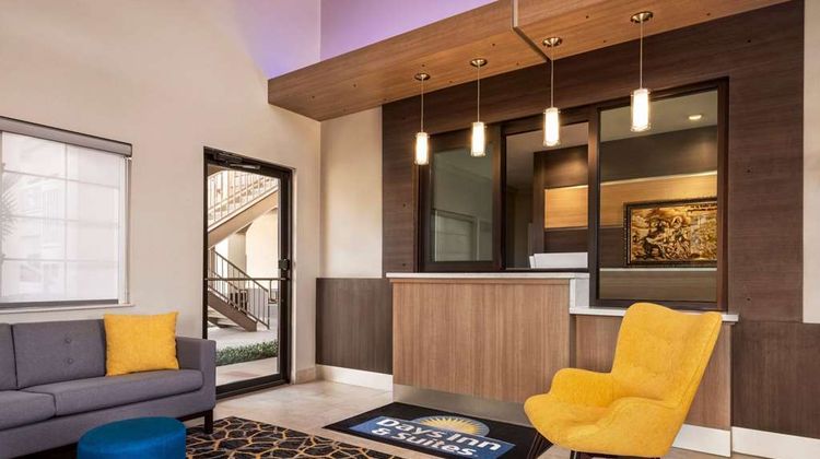 Days Inn & Suites Houston Hobby Airport Lobby