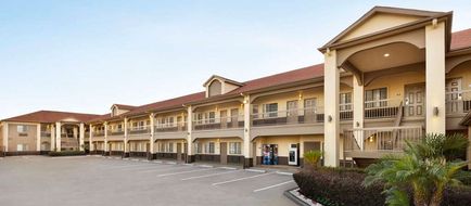 Days Inn & Suites Houston Hobby Airport Exterior