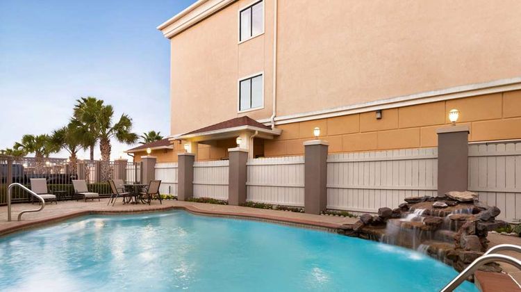 Days Inn & Suites Houston Hobby Airport Pool