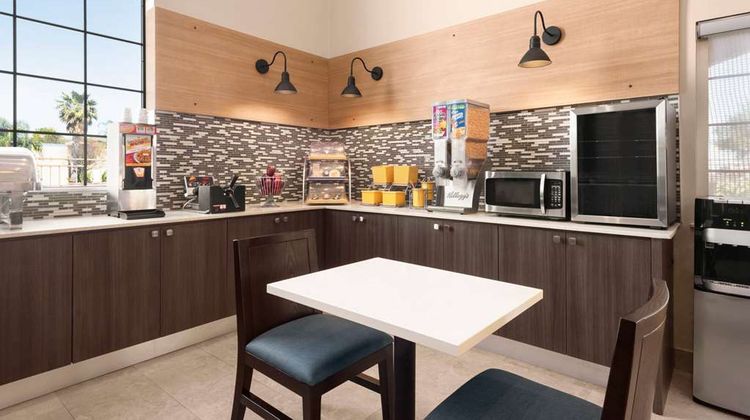 Days Inn & Suites Houston Hobby Airport Restaurant
