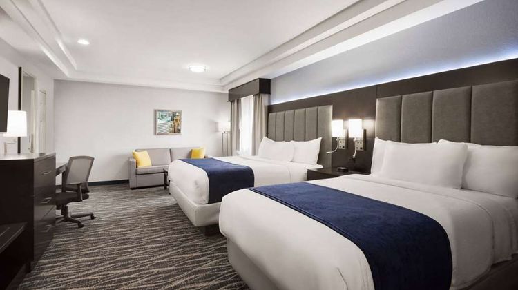 Days Inn & Suites Houston Hobby Airport Room