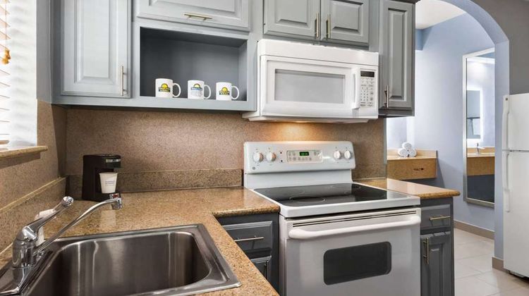 Days Inn & Suites Houston Hobby Airport Suite