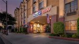 Howard Johnson Pasadena Exterior
