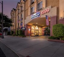 Howard Johnson Pasadena Exterior