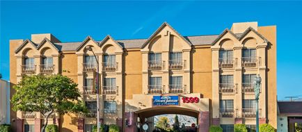 Howard Johnson Pasadena Exterior