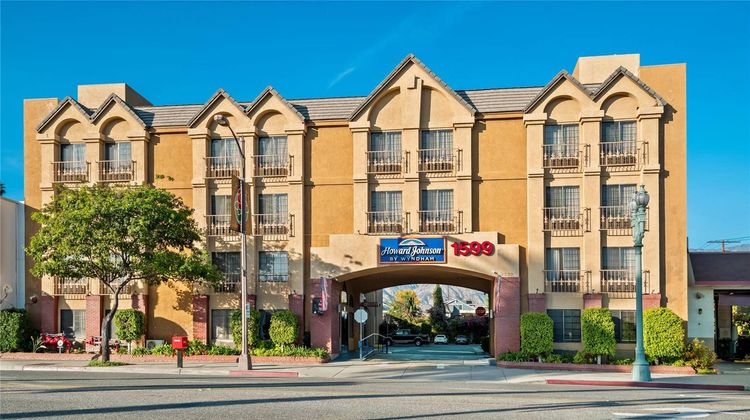 Howard Johnson Pasadena Exterior