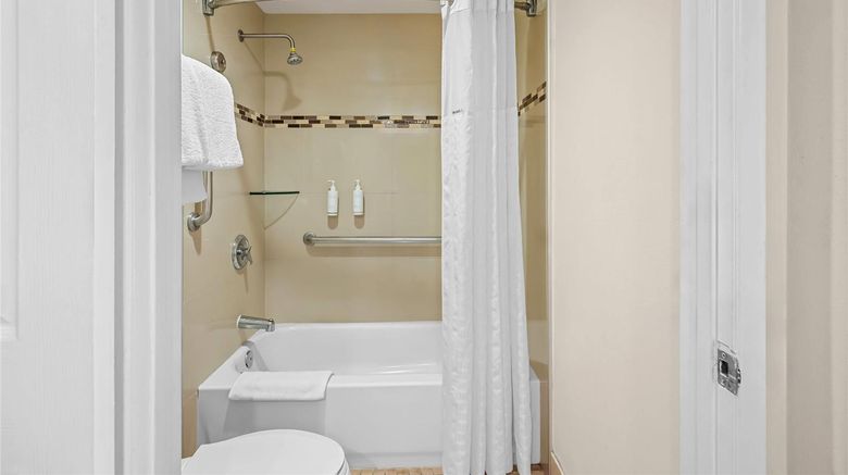 <b>Howard Johnson Pasadena Suite</b>. Images powered by <a href="https://iceportal.shijigroup.com/" title="IcePortal" target="_blank">IcePortal</a>.