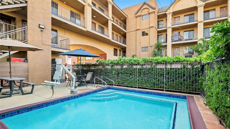 <b>Howard Johnson Pasadena Pool</b>. Images powered by <a href="https://iceportal.shijigroup.com/" title="IcePortal" target="_blank">IcePortal</a>.