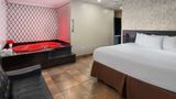Ramada Bronx Suite
