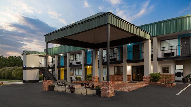 <b>Days Inn by Wyndham Natchitoches Exterior</b>. Images powered by <a href="https://iceportal.shijigroup.com/" title="IcePortal" target="_blank">IcePortal</a>.