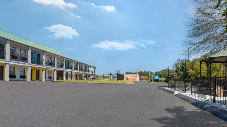 <b>Days Inn by Wyndham Natchitoches Exterior</b>. Images powered by <a href="https://iceportal.shijigroup.com/" title="IcePortal" target="_blank">IcePortal</a>.