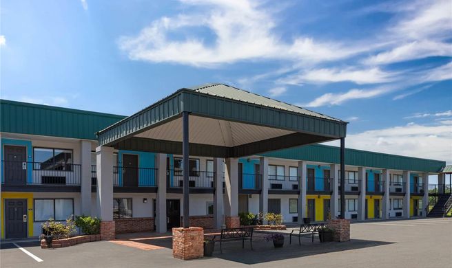 Days Inn by Wyndham Natchitoches Exterior