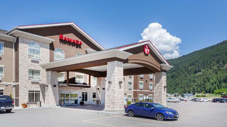 Ramada Creston Hotel Exterior