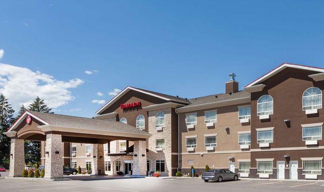 Ramada Creston Hotel Exterior