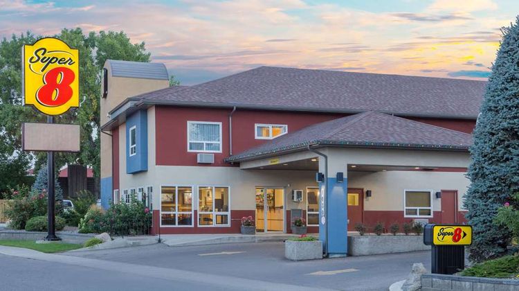 Super 8 Lethbridge Exterior