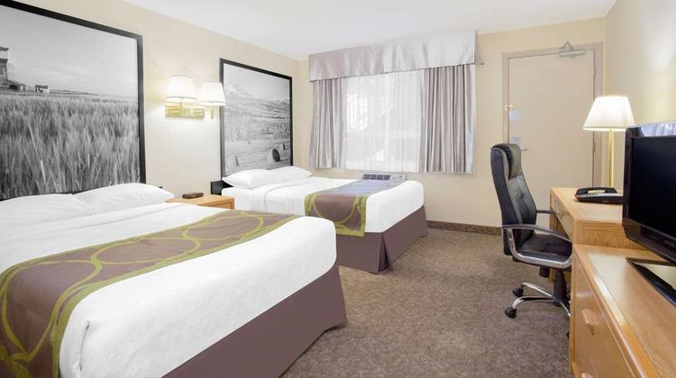 Super 8 Lethbridge Room